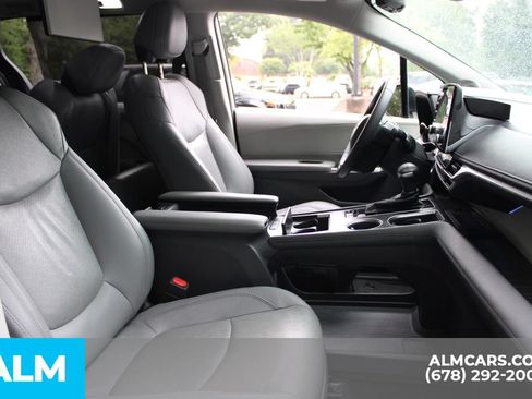 Used 2021 Toyota Sienna Limited FWD image 26