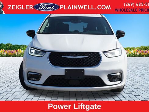 Used 2024 Chrysler Pacifica Touring-L FWD image 8