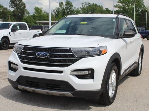 Used 2023 Ford Explorer XLT w/ Equipment Group 202A RWD image 4