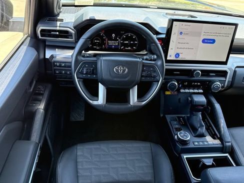 Used 2025 Toyota 4Runner TRD Off-Road Premium AWD/4WD image 28