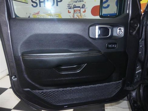 Used 2025 Jeep Wrangler Unlimited Sahara AWD/4WD image 24