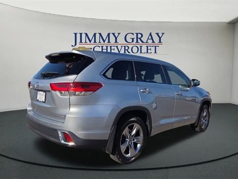 Used 2019 Toyota Highlander Limited Platinum image 3