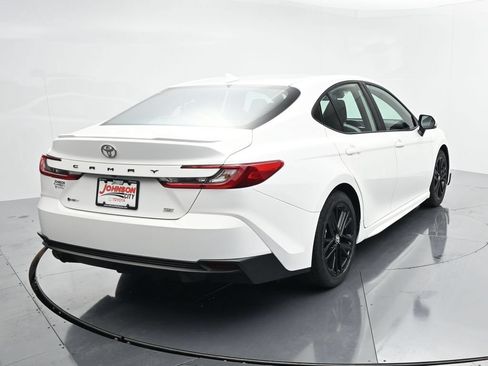 Used 2025 Toyota Camry SE w/ Convenience Package FWD image 6