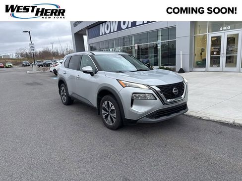 Used 2022 Nissan Rogue SV image 1