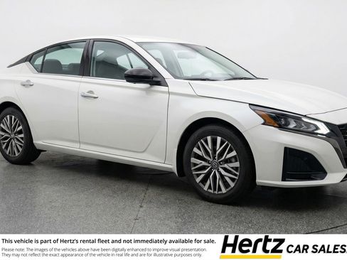 Used 2025 Nissan Altima 2.5 SV FWD image 1