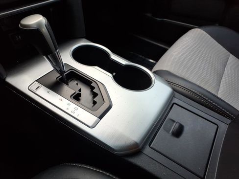 Used 2014 Toyota Camry L image 20