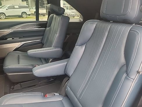 Used 2025 Cadillac Escalade IQ Luxury 2 AWD/4WD image 15