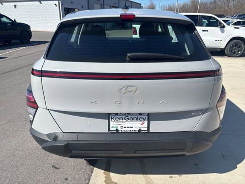 Used 2024 Hyundai Kona SE image 11