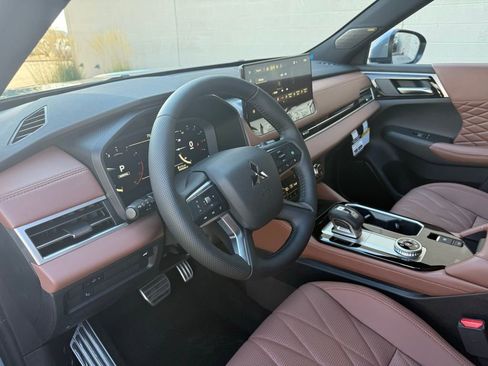 New 2025 Mitsubishi Outlander SEL image 18