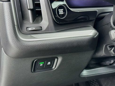 Certified 2025 Porsche Cayenne AWD/4WD image 14