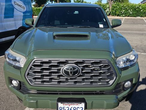 Used 2021 Toyota Tacoma TRD Sport w/ Technology Package image 4