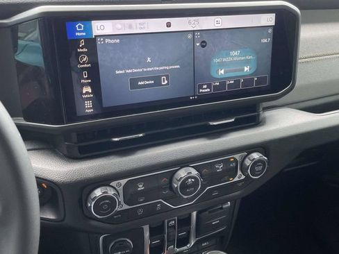 Used 2024 Jeep Gladiator Sport AWD/4WD image 12