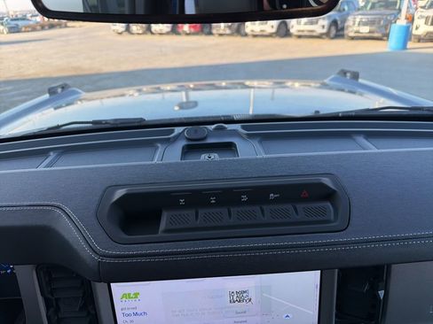 New 2025 Ford Bronco Outer Banks w/ Sasquatch Package AWD/4WD image 16