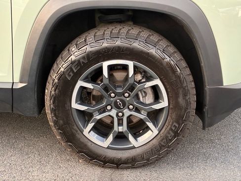 Used 2025 Chevrolet Equinox ACTIV w/ Safety and Technology Package AWD/4WD image 52