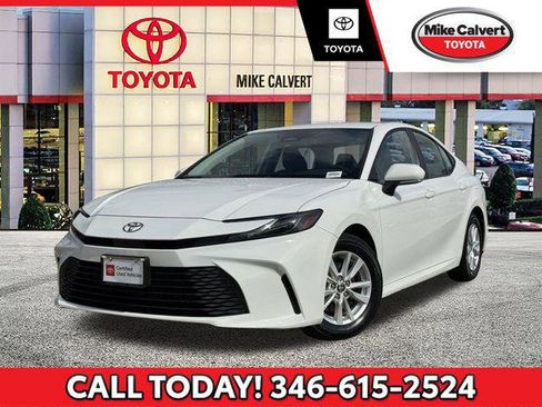 Certified 2025 Toyota Camry LE image 1