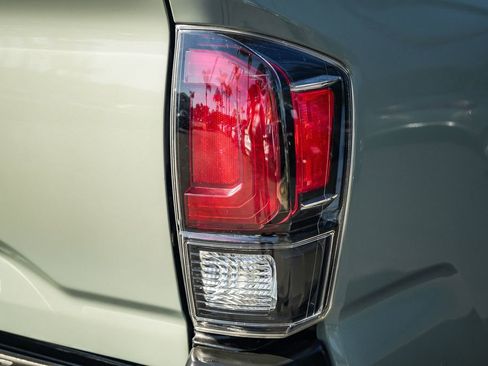 Used 2023 Toyota Tacoma TRD Off-Road image 7