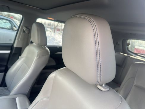 Used 2016 Toyota Highlander XLE image 9