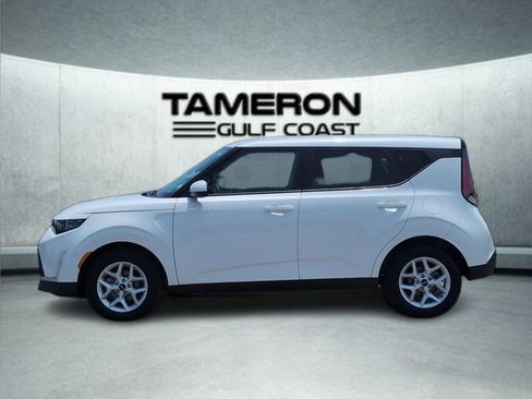 Used 2025 Kia Soul LX w/ LX Technology Package FWD image 2
