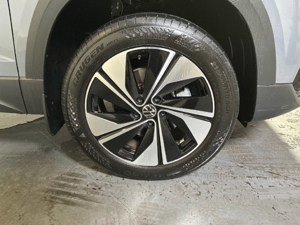 Used 2024 Volkswagen Taos SE AWD/4WD image 12