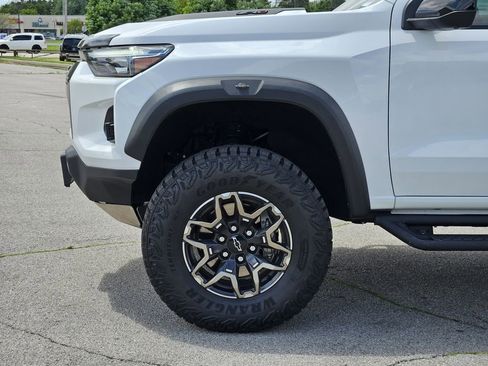Used 2024 Chevrolet Colorado ZR2 w/ Technology Package AWD/4WD image 6