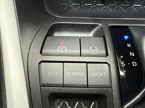 Used 2025 Toyota RAV4 XLE FWD image 35