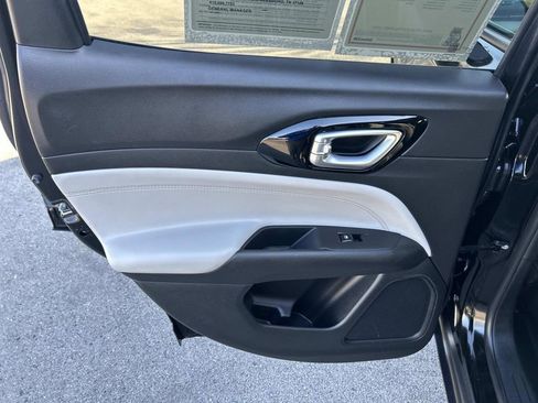 Used 2022 Jeep Compass Limited image 21