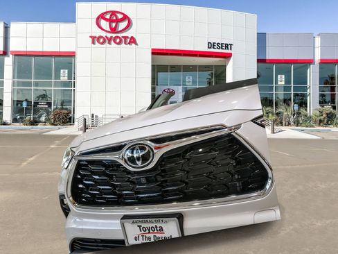 New 2026 Toyota Highlander Limited image 6