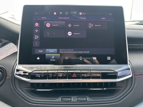 Used 2024 Jeep Compass Trailhawk image 33