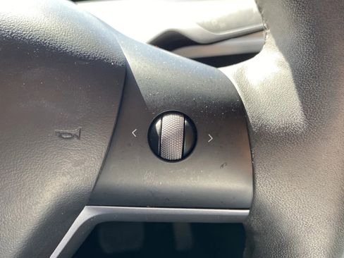 Used 2024 Tesla Model Y Long Range AWD/4WD image 16