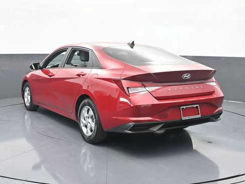 Used 2022 Hyundai Elantra SE w/ Cargo Package image 4