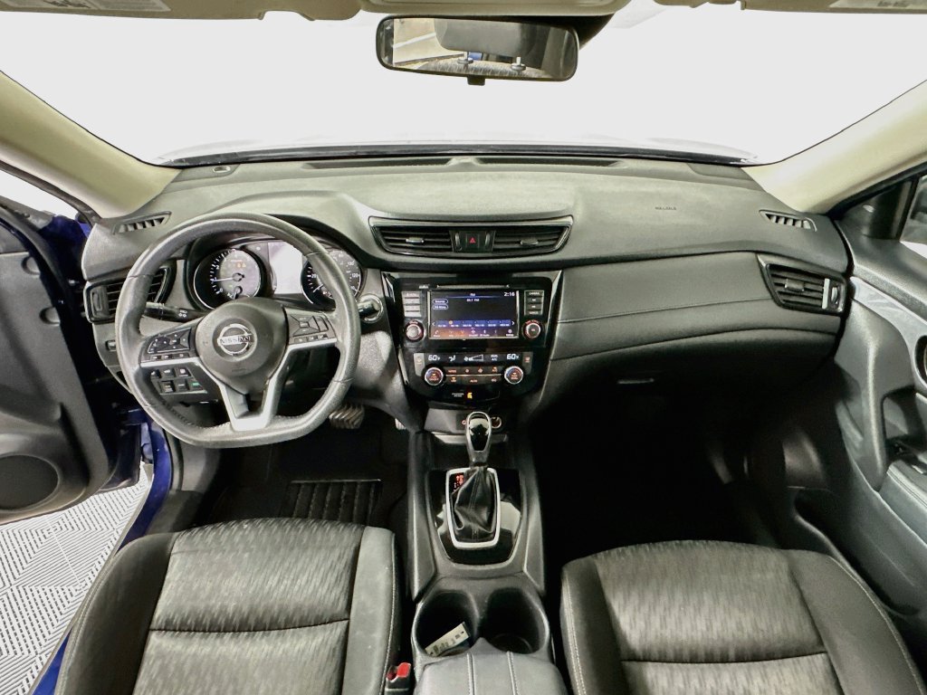 Used 2019 Nissan Rogue SV AWD/4WD image 3