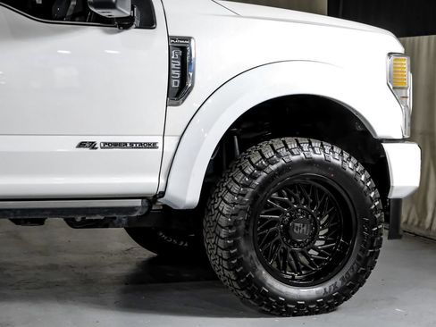 Used 2022 Ford F250 Platinum w/ FX4 Off-Road Package AWD/4WD image 8