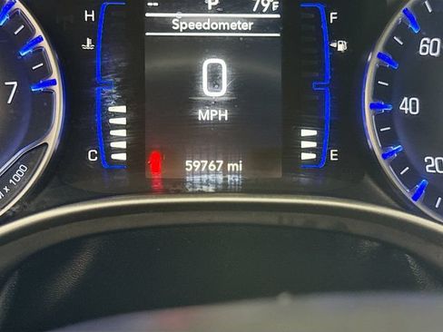 Used 2020 Chrysler Pacifica Touring-L FWD image 13