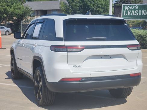 Used 2023 Jeep Grand Cherokee Limited w/ Black Appearance Package AWD/4WD image 7