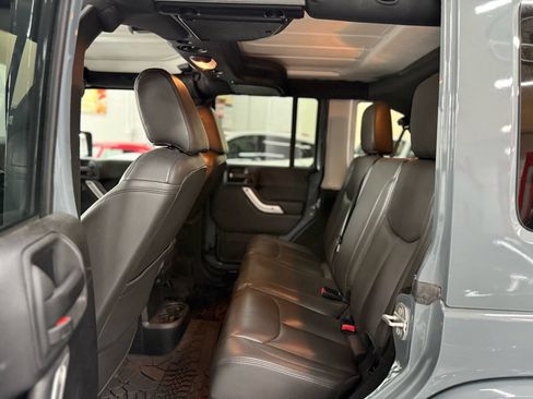 Used 2015 Jeep Wrangler Unlimited Sahara w/ Dual Top Group AWD/4WD image 14