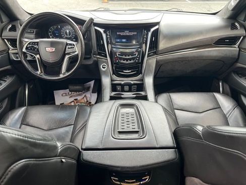 Used 2017 Cadillac Escalade Platinum AWD/4WD image 10