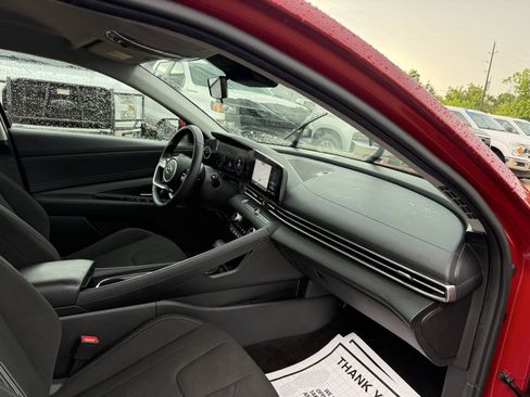 Used 2023 Hyundai Elantra SEL w/ Convenience Package FWD image 9