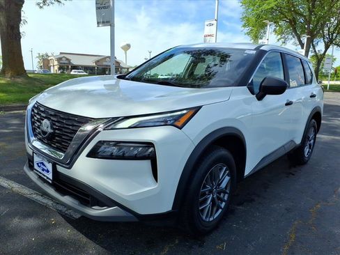 Used 2023 Nissan Rogue S AWD/4WD image 3