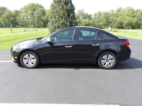 Used 2014 Chevrolet Cruze LS FWD image 9