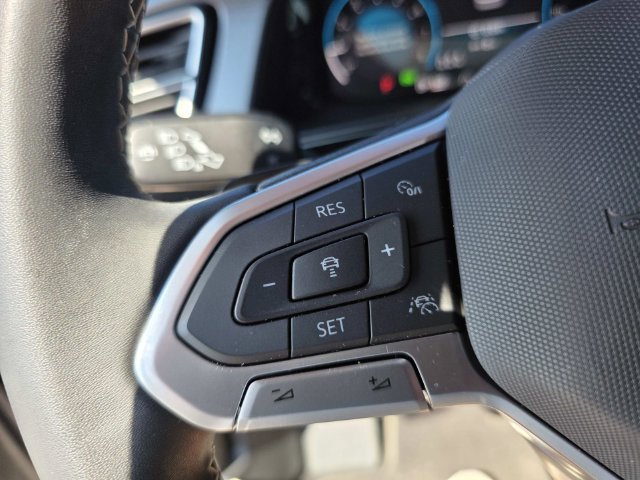 Used 2024 Volkswagen Atlas Cross Sport SE FWD image 13