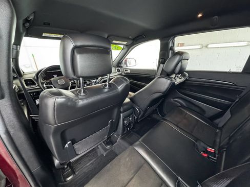 Used 2020 Jeep Grand Cherokee Altitude AWD/4WD image 22