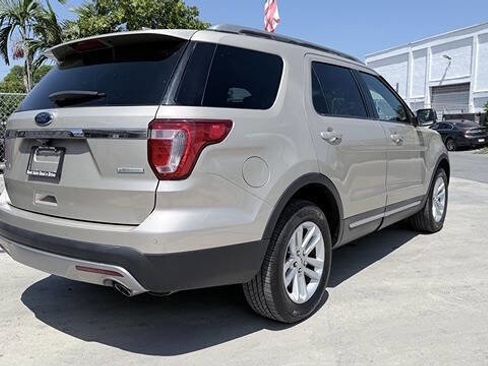 Used 2017 Ford Explorer XLT w/ Equipment Group 202A FWD image 19