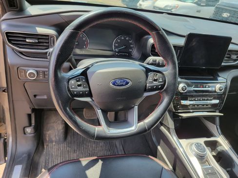 Used 2022 Ford Explorer ST-Line w/ Class IV Trailer Tow Package AWD/4WD image 17
