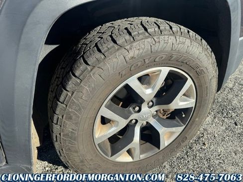 Used 2017 Jeep Cherokee Trailhawk image 15