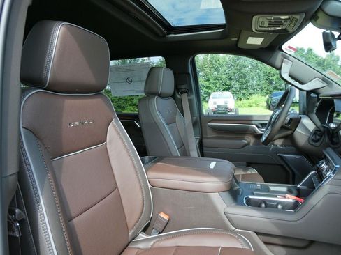 New 2026 GMC Sierra 2500 Denali w/ Denali Reserve Package AWD/4WD image 11