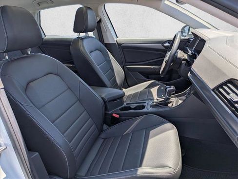 Used 2024 Volkswagen Jetta SE FWD image 20