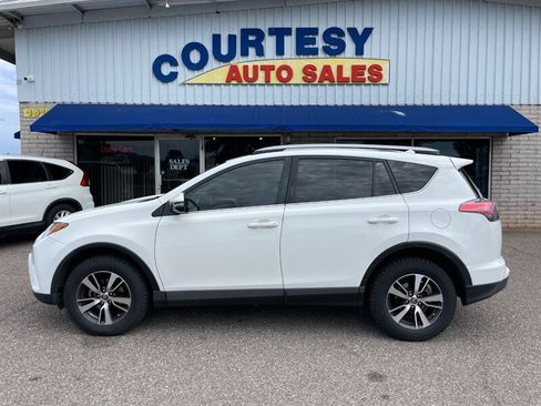 Used 2018 Toyota RAV4 XLE w/ Plus Extra Value Package AWD/4WD image 2