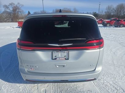 New 2026 Chrysler Pacifica Select