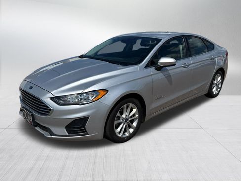 Used 2019 Ford Fusion SE FWD image 3
