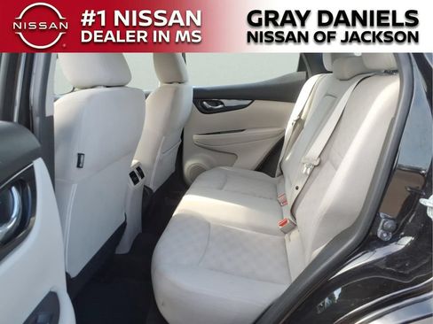 Used 2017 Nissan Rogue Sport SV FWD image 25